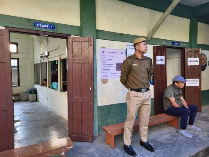 Ka jingiathep vote ban jied ia ki 40 ngut ki Nongmihkhmat ba thymmai sha ka Iingdorbar ThawAin ka Mizoram, kala sdang hynne ka step sngi Ba-ar hapdeng ka jingpahara kaba khlain bha.