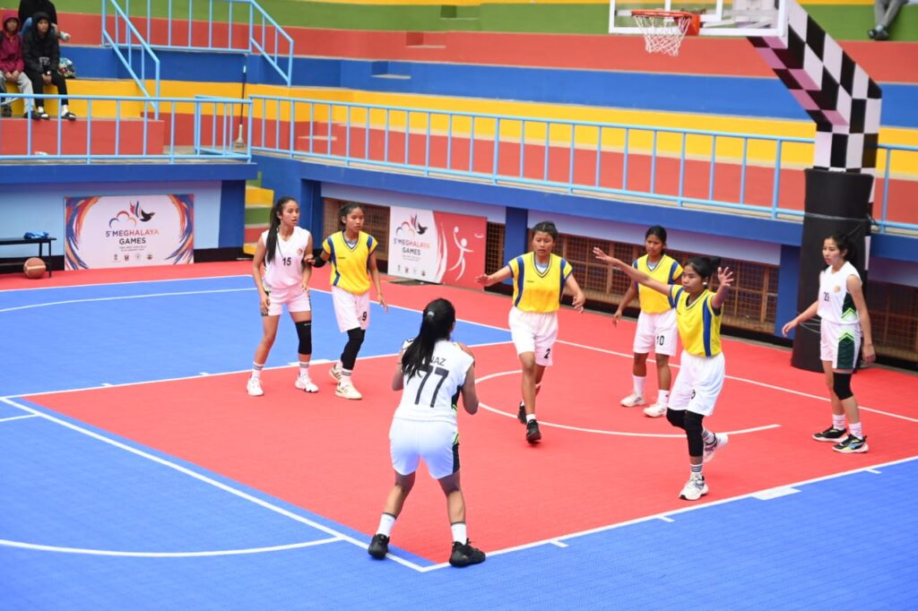 Tura, K’lyngkot 16 : Ha ka sngi sdang jong ki jingialehkai basketball ka 5th Meghalaya Games ba long ha Don Bosco College, Tura hynne ka sngi Ba-ar, ka kynhun ialehkai ki Kynthei ka South West Khasi Hills (SWKH) kala khur ia ka jingjop pyrshah ia ka East Jaintia Hills (EJH) haduh 32-2 point.
Ka jingkhlain bor ka kynhun ka SWKH kala paw naduh ba sdang ka jingiakhun bad shim kabu ruh ia ki khyndai tylli ki freeshot ha kaba ka samla ba phong jersey no.77 kala lah ban thep haduh 8 tylli ia ki.
Ha kiwei pat ki jingiakhun ki kynthei, ka Ri-Bhoi District kala jop pyrshah ia ka South Garo Hills da 33-11 point.
Ha ka jingiakhun ba nyngkong jong ki shynrang, ka West Garo Hills kala pynliem ia ka East Jaintia Hills da 57-42 point.
Ha ka jingiakhun kaba ar, ka South West Garo Hlls (SWGH) kala iakhun pyrshah ia ka West Jaintia Hils (WJH) ha kaba ka WJH kala ioh ia ka jingjop da 79-49 point.