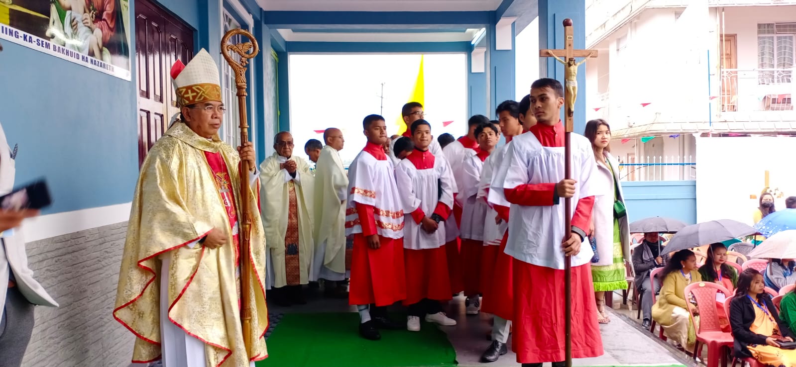 Plie u Archibishop Victor Lyngdoh ïa ka Divine Savior Church, Lawsohtun