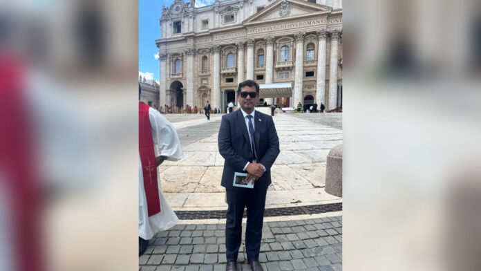 Leit ïa shim bynta lang u Conrad ha ka jing ontep ia u Pope Francis