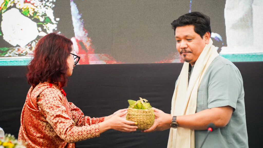 Iasoi ka Meghalaya haduh 13 tylli ki MoU ban pynkupbor ia ki nongkyndong ha ka sengkam thymmai