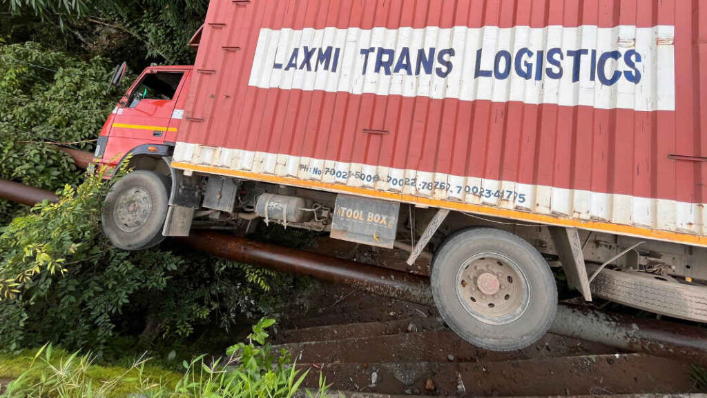 Truck plunges into gorge near Tura, water pipes avert tragedy