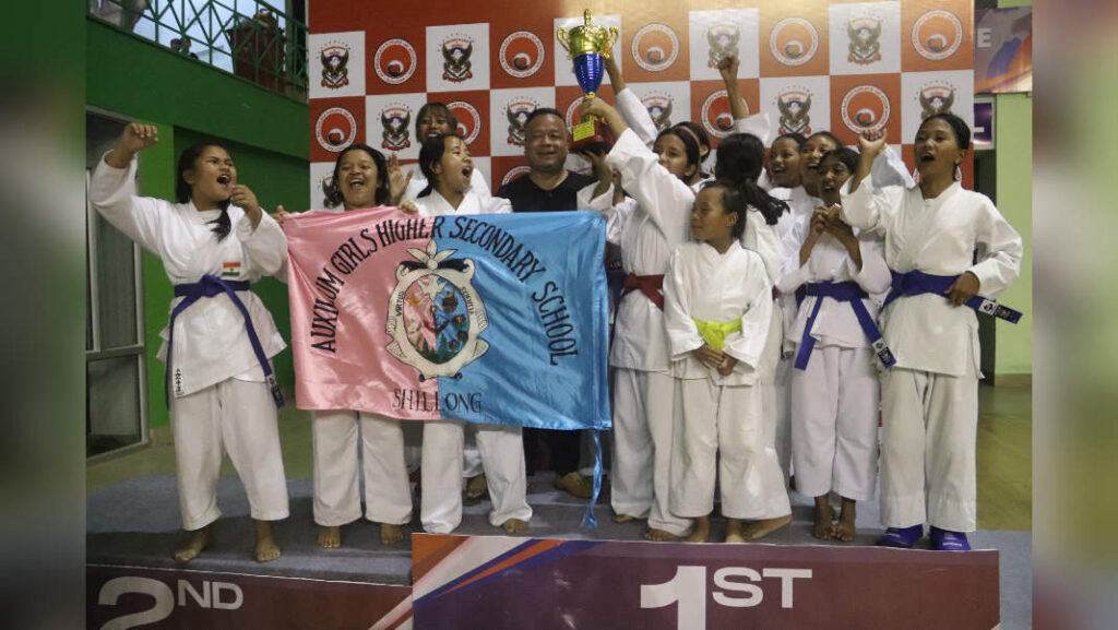 Inter School Karate | Rah ka St.Anthonys HSS ia ka team Champion ki shynrang, ka Auxilium HSS ha ki Kynthei