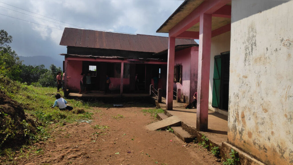 Kumno uwei u nonghikai ula pynkylla ia ka skul sorkar ha Mawsynram sha ka kamra skul kaba im 