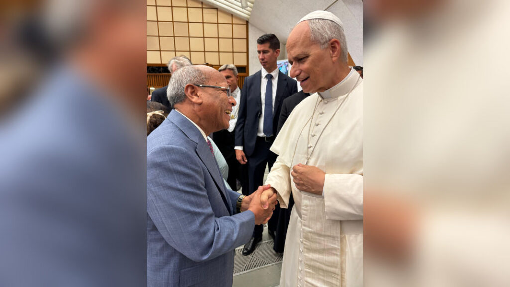 U Kpa Bakhuid Pope Leo XIV ula ai ia ka jingkyrkhu apostolic sha baroh ki nongshongshnong ka Jylla Meghalaya ha ka jingiakynduh markhmat bad u Symbud Myntri Rangbah ka Jylla Bah Prestone Tynsong ha Vatican.
