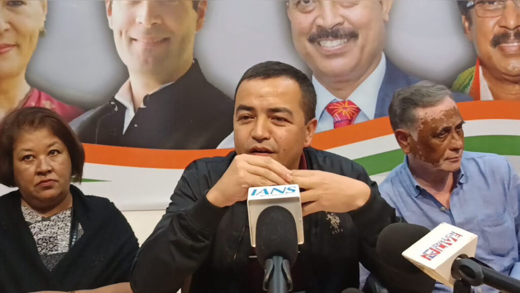 Leit iakhih ka BJP hakhmat ka Congress Bhavan