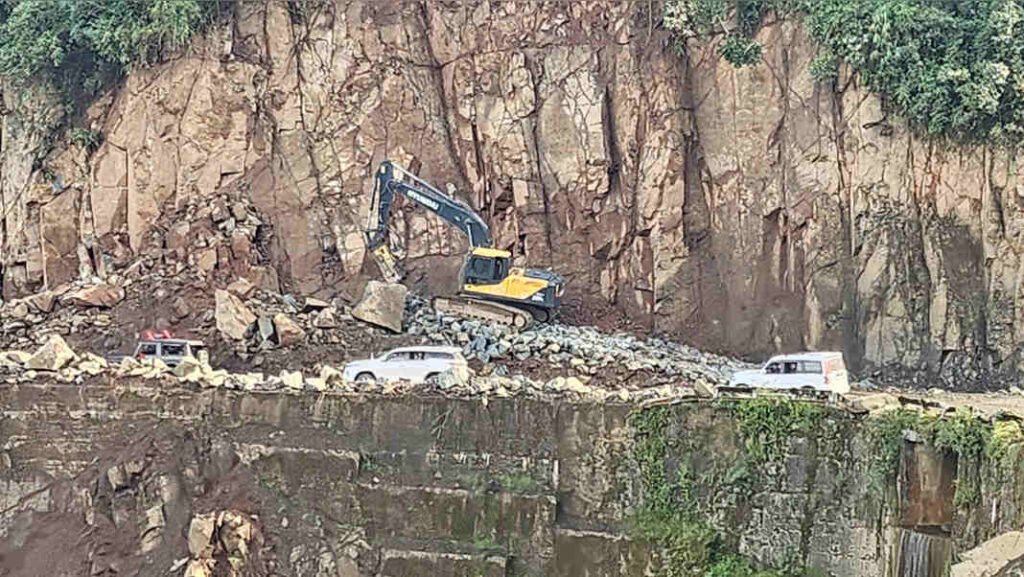 Kwah ka Sorkar ban pyndep kloi noh ia ka surok Shillong-Dawki | Yn phah trei noh 2-13 kynta shisngi ia ka Kompani 