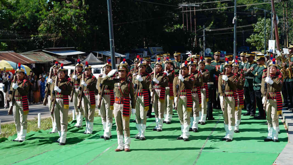 Pynher u CM ia ka lama ba heh ka Ri ha Tura | Shen yn pynher sa ha kiwei ki District HQ