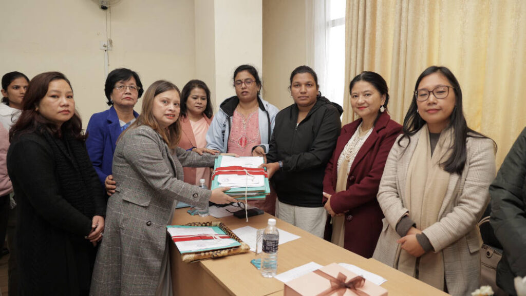 Ioh pyllait ka Sorkar ia 24 ngut ki Khynnah na Karnataka | Ai dak iong ia ka Leisynshar Society