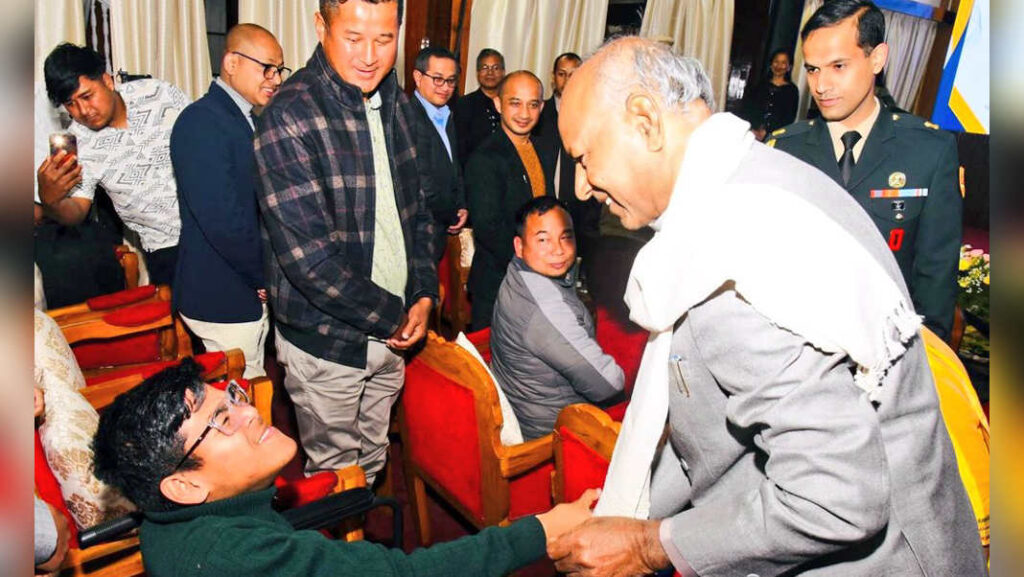 Pyndon burom u Lat ia ki riewpawkhmat ba don jingduna dkhot met