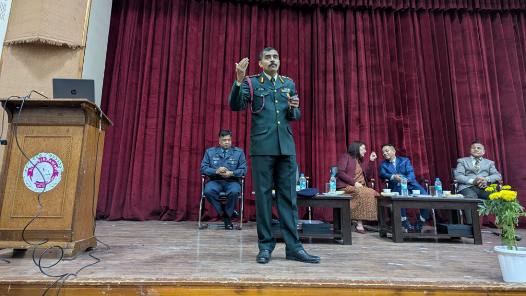 Pynlong ka EKH ia ka ‘Career Drive” ban pynrung kam shipai iaki samla