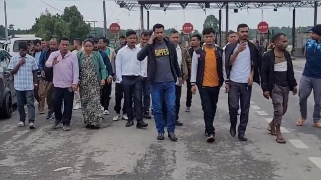 Khang dam ki Sengbhalang ia ka Toll Plaza ka NHAI hapoh NH-06 ha Pasyih