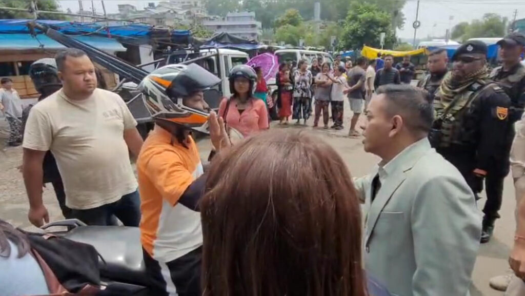 Mih ka jingiania kaba jur hapdeng u paidbah bad Magistrate ba shah khang ki kali ha Polo Shillong, Jylliew 04: Ka jingiania kaab jur kala mih hapdeng ki paidbah nongleit nongwan bad ki bor district ha Polo namar ka jingshah khang ki kali ban iaid. Naduh ka por 10:30 baje mynstep, ki Pulit kim shymla shah shuh ia ki kali ba wan na ki thain Lawmali ba kin rung sha ki thain Polo, kaba la wanrah ia ka jingieng lain ki kali kaba jur bha. Ki Nongniah kali bad ki riew paidbah da ka jingbitar kila iahiar na ki kali kynthup ki arshaka ban iania bad ki magistrate ha ka jingdonlang ki Pulit. Ka thain Polo kala sawa da ki horn kali ban pyni ia ka jingbitar ia kane ka jingleh ki bor district. Lah ban kdew hangne, kane ka jingkhang iaid ki kali ka dei namar ka jingwan u Myntri kam Pohiing ka ri Amit Shah sha Shillong ban pyniaid ia ka jingialang 73rd Plenary jong ka North Eastern Council ha State Convention Centre.